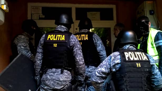 Descinderi la clanurile mafiote din Craiova și București