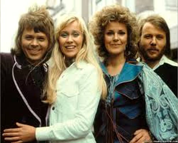 Membrii legendarei trupe ABBA s-au reunit la un restaurant din Stockholm