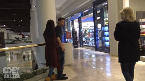 Galerie FOTO. O femeie este agresată sexual în mall! Ce a urmat i-a lăsat mască pe martori!