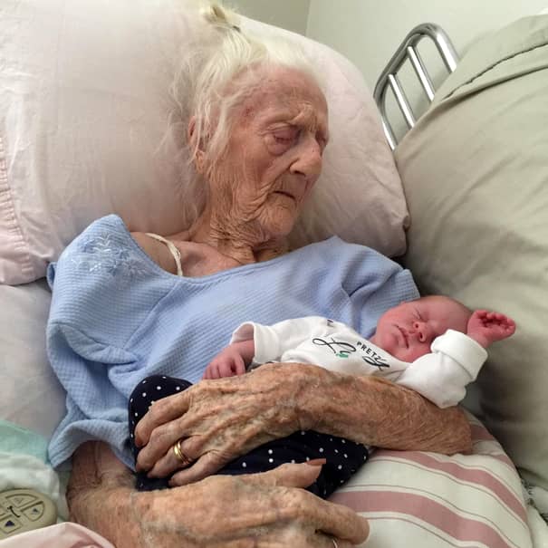 La 101 ani, Anatolia a nascut un bebelus perfect sanatos! Ramai fara cuvinte cand afli cine e tatal micutului
