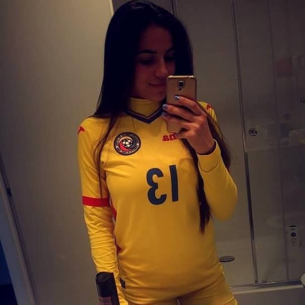 Sexy „tricolora”! Teo Meluţă, jucătoarea de la naţionala feminină de fotbal care visează la EURO