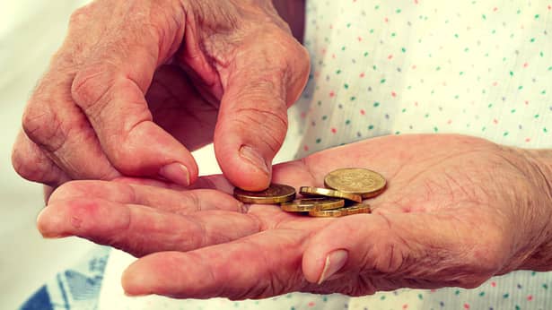 Cine mai contribuie la fondul de pensii? Viitor sumbru pentru România