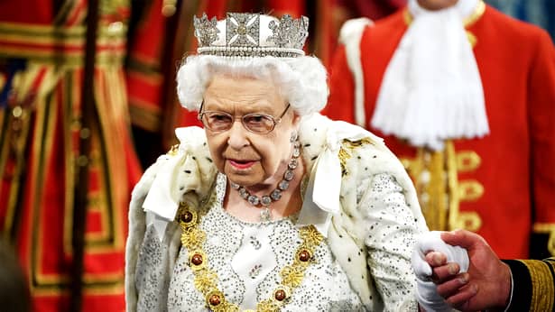 Regina Elisabeta a II-a a Marii Britanii nu a purtat coroana în Parlament