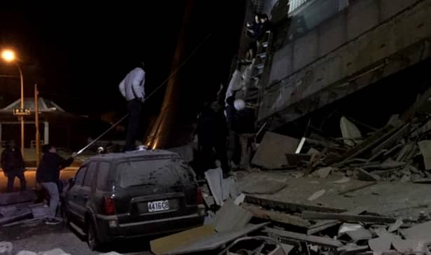 Foto. Cutremur puternic în Taiwan soldat cu patru morţi, 225 de răniţi şi 145 de persoane date dispărute