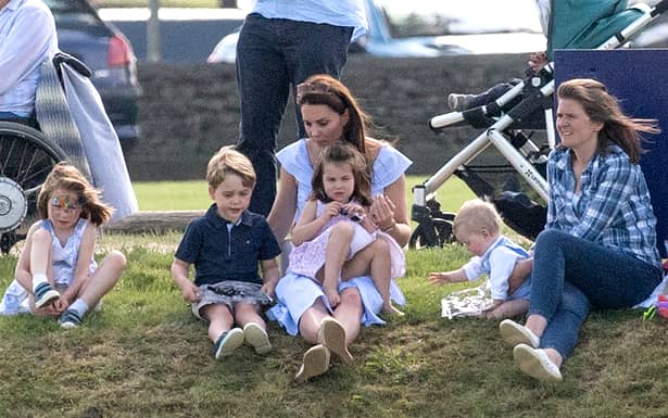 Kate Middleton a făcut furori cu o rochie de 200 de lei!