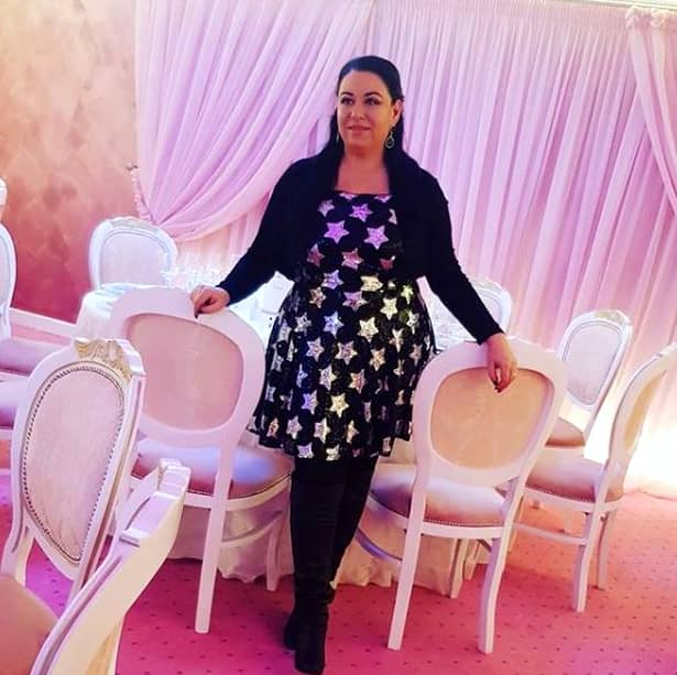Oana Roman, ținută criticată pe internet: „Toată galaxia e pe rochia ta”. FOTO