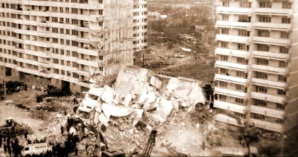 42 de ani de la cutremurul din 1977. Cele mai terifiante mărturii ale supraviețuitorilor. În imagine, blocul din Bulevardul Armata Poporului căzut la cutremurul din 1977