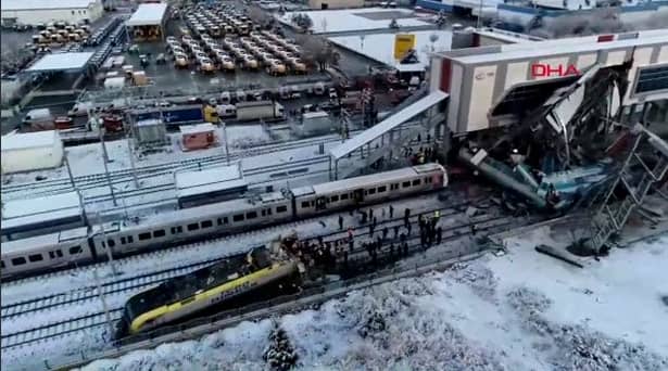 Grav accident feroviar în Turcia. Zeci de vicitime, după ciocnirea a două trenuri FOTO+VIDEO
