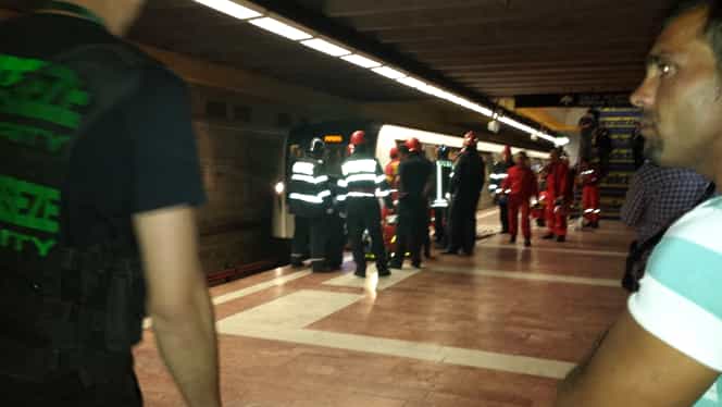 Ultima oră! O persoană este prinsă sub metrou, într-o stație din Capitală