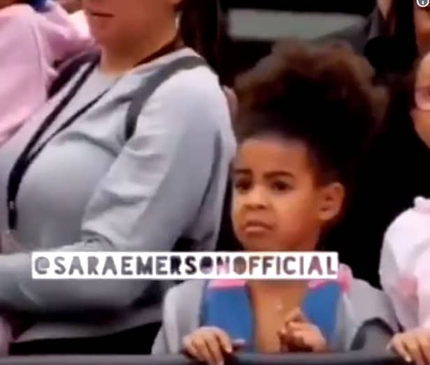 Blue Ivy, fiica lui Beyonce și a lui Jay-Z, a făcut un adevărat spectacol la unul dintre concertele celebrilor săi părinți! Fata de doar șase ani s-a rușinat când și-a văzut părinții pe scenă! VEZI MAI MULTE IMAGINI ÎN GALERIA FOTO!