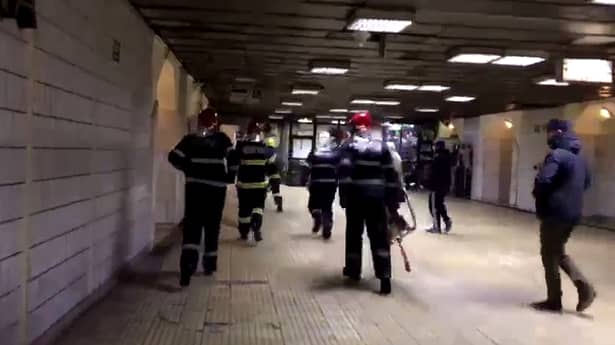 O persoană a fost lovită de metrou la Piaţa Romană