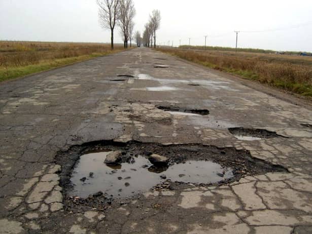Drumurile din România, în urma celor din Burundi, Zimbabwe sau Liberia. Ce loc ruşinos ocupă în topul celor mai proaste drumuri din lume! GALERIE FOTO