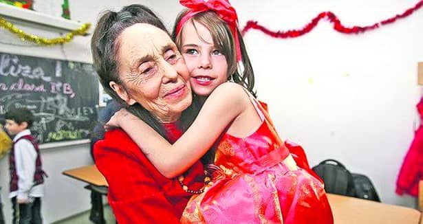 Detalii cutremurătoare despre ÎNMORMÂNTAREA Adrianei Iliescu! Ce i-a lăsat moştenire Elizei, fetiţa ei de 11 ani