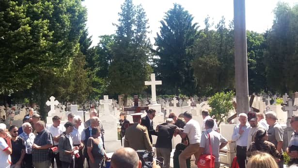Urmăriți imagini LIVE de la înmormântarea lui Cristian Țopescu!