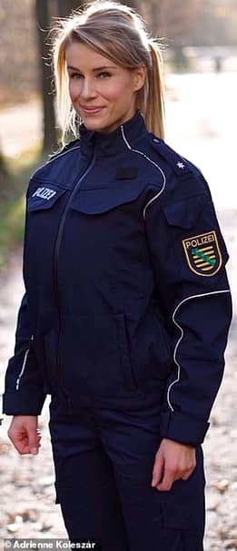 Pozele ei au devenit virale, dar acum cea mai frumoasă polițistă din Germania este somată de șefi: ori model, ori polițist!