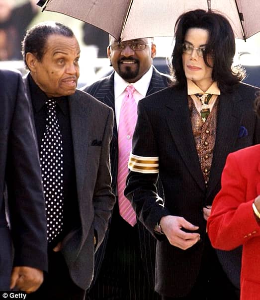 Joe Jackson avea 89 de ani, iar cauza morții sale nu este cunoscută, dar se știa că are probleme de sănătate de mai mult timp. Joe a murit la 9 ani și câteva zile de la moartea fiului său, starul Michael Jackson, care a decedat pe 25 iunie 2009. 