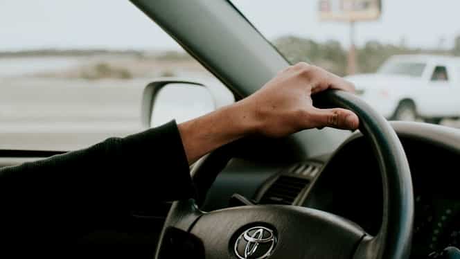 Proiect de lege, noutăți pentru șoferi: Aceștia și-ar putea alege perioada în care vor avea permisul suspendat