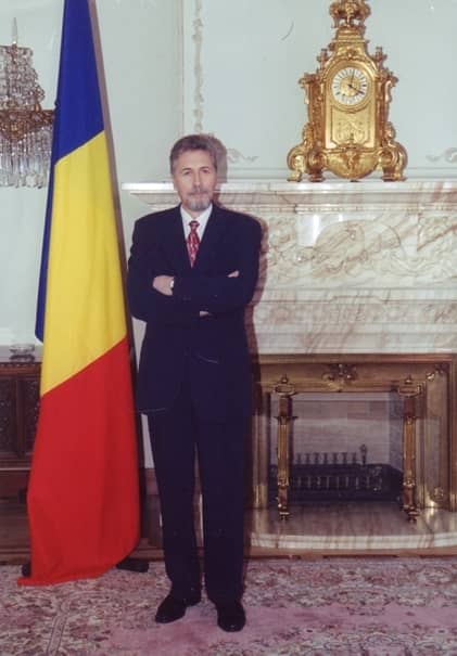 Transformare şocantă! Cum arată Emil Constantinescu acum, la 18 ani după ce a pierdut preşedinţia României