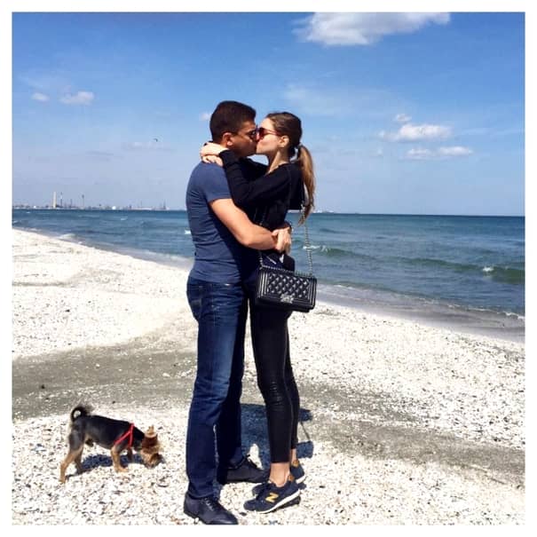 FOTO / Boureanu şi iubita, sărut pasional pe malul mării