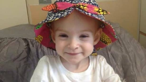 Isla Caton are 4 ani și a învins o formă rară de cancer pentur care medicii i-au dat 4% șanse de supraviețuire