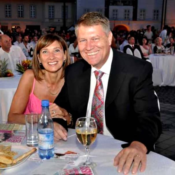 Care este salariul soţiei preşedintelui României, Carmen Iohannis