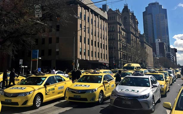 Guvernul a cedat în fața taximetriștilor: Când va fi dată ordonanța care elimină Uber și Taxify