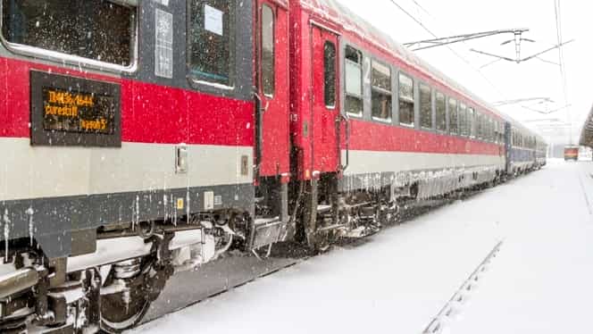 Trenuri anulate din cauza condiţiilor meteo! Poleiul a dat peste cap circulaţia feroviară