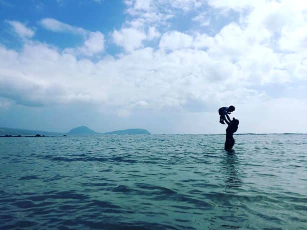 GALERIE FOTO. Ciara şi-a etalat silueta impecabilă la plajă. Cum a scăpat artista de kilogramele în plus după ce a născut