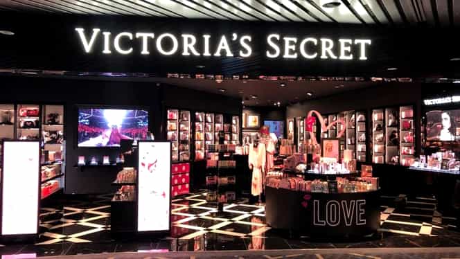 S-a deschis primul magazin Victoria’s Secret din România, în Băneasa. Coadă de 1000 de femei, în prima zi. FOTO şi VIDEO