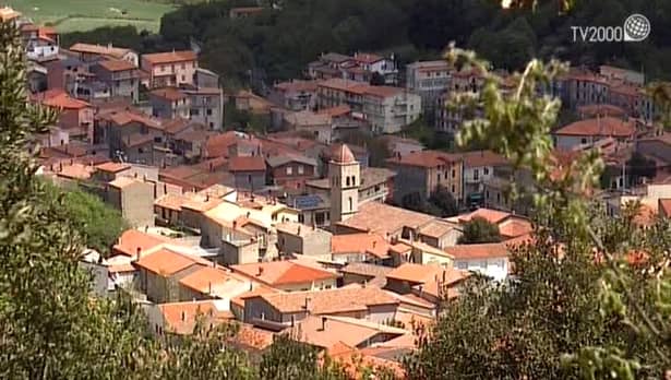 Autorităţile dintr-un orăşel italian vând case cu doar 1 euro