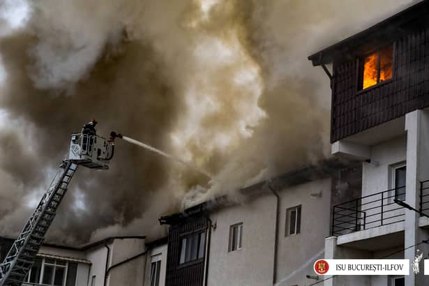 30 de familii au fost afectate de incendiul de la Chiajna. Imagine din dronă