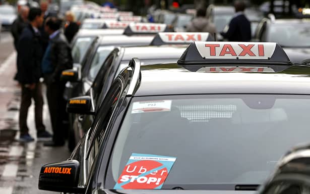 Proteste Anti-Uber în toată Europa. Cum au rezolvat statele din UE Legea Taximetriei
