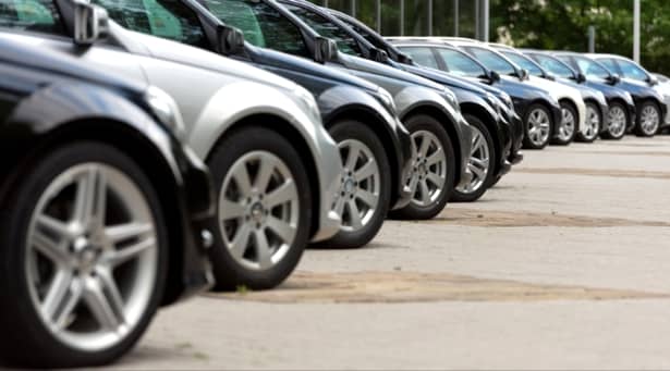 ANAF a scos la licitaţie maşini confiscate! Cât de ieftin se vând autoturisme precum Mercedes, Volkswagen și Skoda