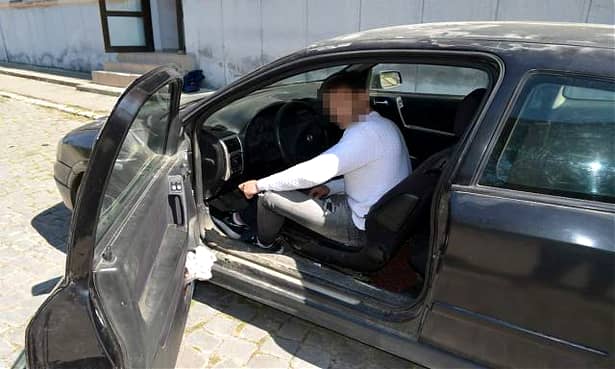 Au furat mașina cu alimente pentru pomană! Ce s-a întâmplat cu doi tineri din Botoșani