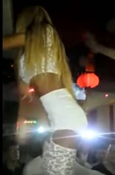 Imagini bombă cu o vedetă din România! O vedeai seară de seară la TV! Credea că dacă e în Ţicleni poate face orice! Într-o rochie albă, mulată, a dezlănţuit cel mai senzual dans! GALERIE FOTO