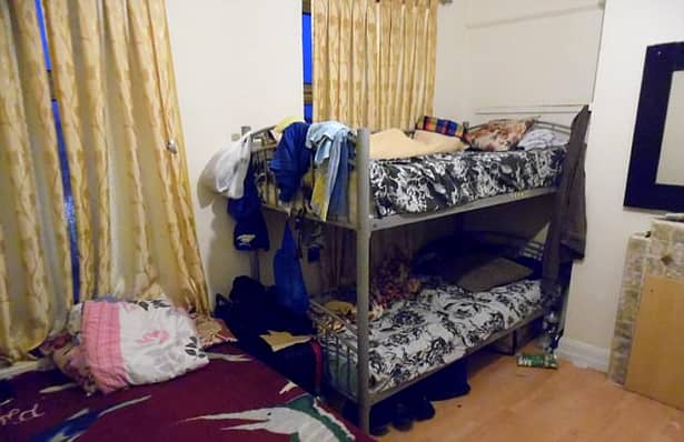 28 de români înghesuiţi într-o locuinţă mică din Londra, plină de şobolani! Proprietara, milionară GALERIE FOTO