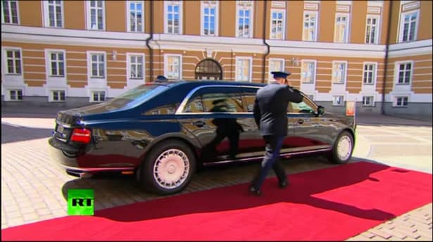 Vladimir Putin a primit mașina mult așteptată! Cum arată mașina prezidențială!