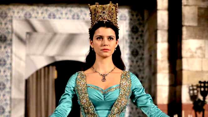 Cum arată de fapt Beren Saat, actriţa care o interpretează pe sultana KOSEM, în realitate! Vei avea un şoc când vei vedea imaginile
