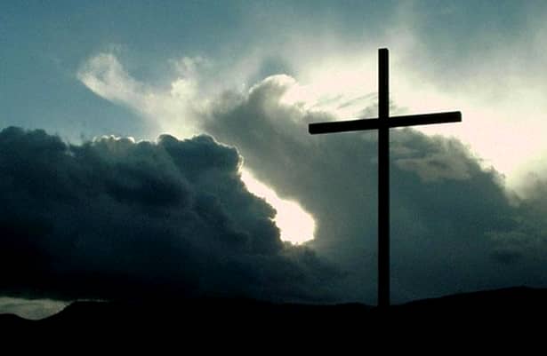 Ce înseamnă când îți faci cruce în fața unei biserici! Care este motivul pentru care se închină credincioșii