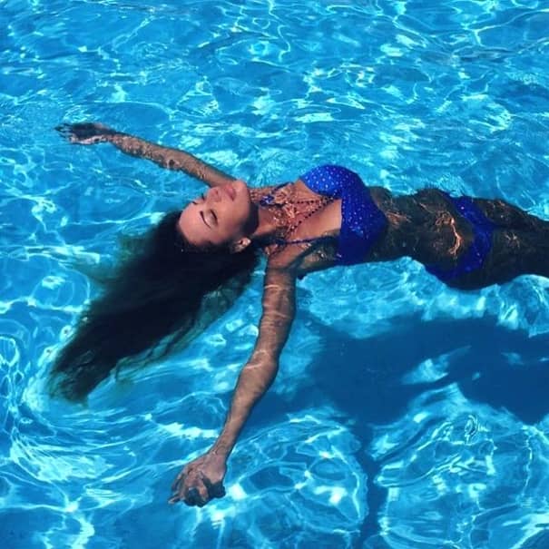 FOTO / Bianca Drăguşanu, ipostază PROVOCATOARE la piscină