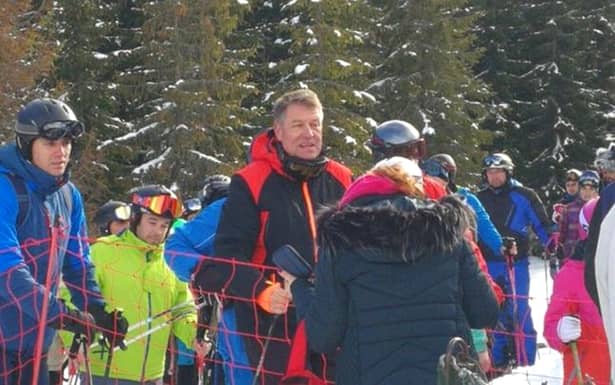 Klaus Iohannis, surprins din nou la schi, pe o pârtie din România! Unde a preferat să meargă