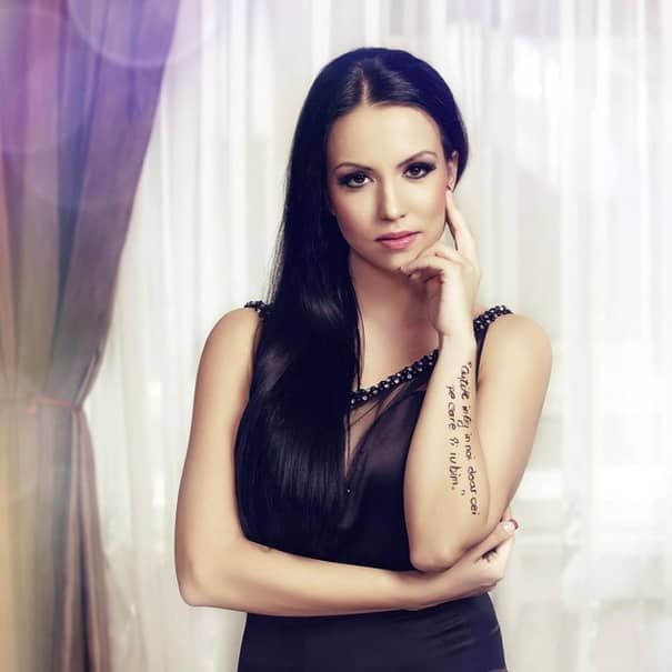 GALERIE FOTO. O fostă participantă la Miss, prezentatoare la televiziunea Patriarhiei Române