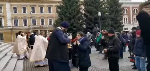 Scandal la Catedrala Ortodoxă din Cluj Napoca! Împărtășanie