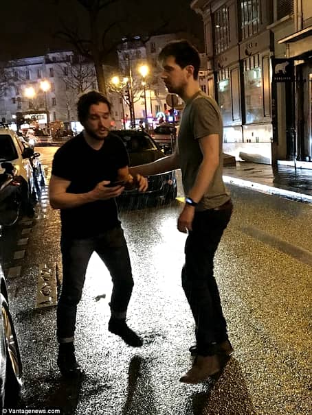 Jon Snow din „Game of Thrones”, beat mort în ploaie. S-a îmbătat într-un bar din Paris, dar ce a urmat e colosal