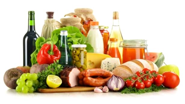 Care sunt alimentele toxice pe care și tu le ai în frigiderul tău! Milioane de români le consumă zilnic, iar acestea sunt extrem de periculoase pentru sănătatea omului.