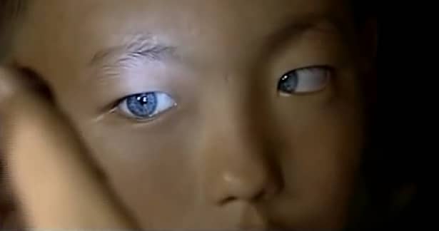 GALERIE FOTO. Copilul care pare de pe alta Planetă. Ochii lui sunt specifici unei noi rase umane
