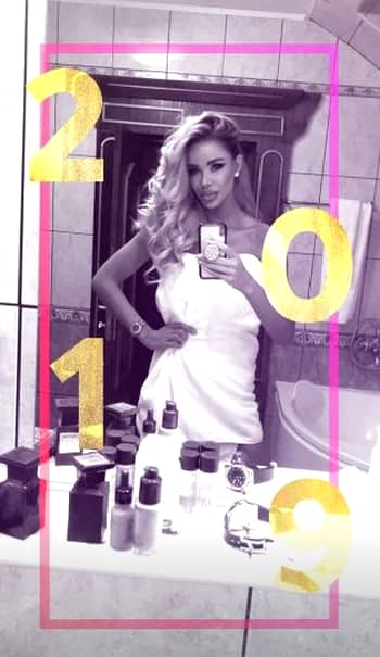 Aşa s-a pozat Bianca Drăguşanu în debutul Anului Nou, în baia sa, acoperită doar de un prosop, în faţa oglinzii