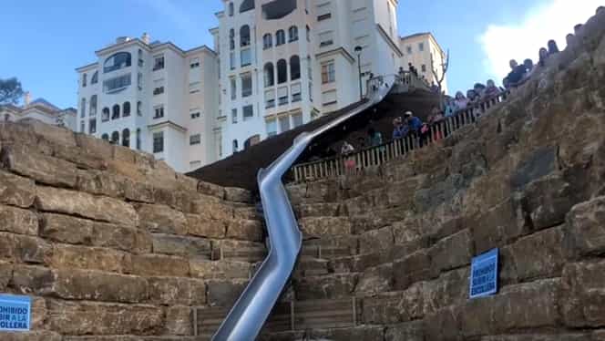 Un tobogan de 38 de metri a fost interzis în Spania la doar o zi de la inaugurare, după ce mai mulți oameni s-au rănit grav. Video