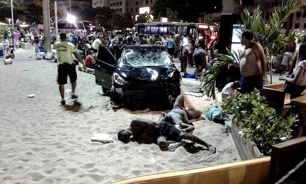 Carnagiu pe o plajă celebră! Un bebeluş a fost ucis şi alte 15 persoane au fost rănite grav