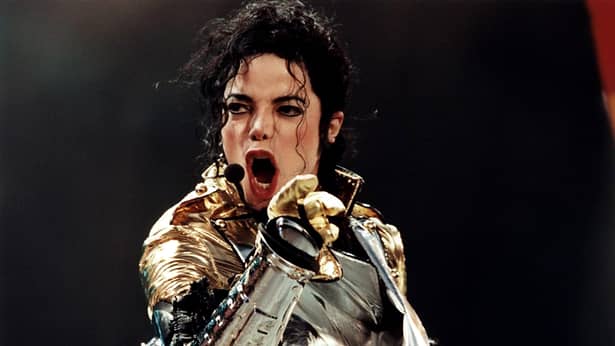 Michael Jackson ”se răsucește în mormânt”. Mai multe posturi radio din lume i-au interzis muzica!